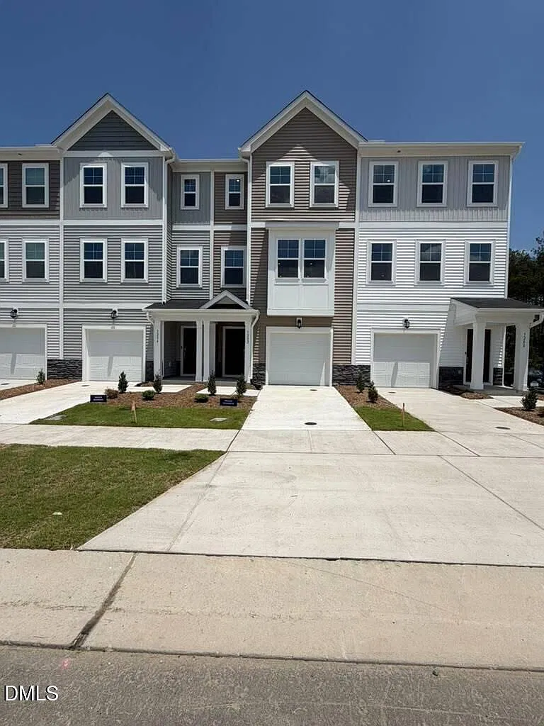 3 bed, 3.5 bath, $2,195 — Photo 1