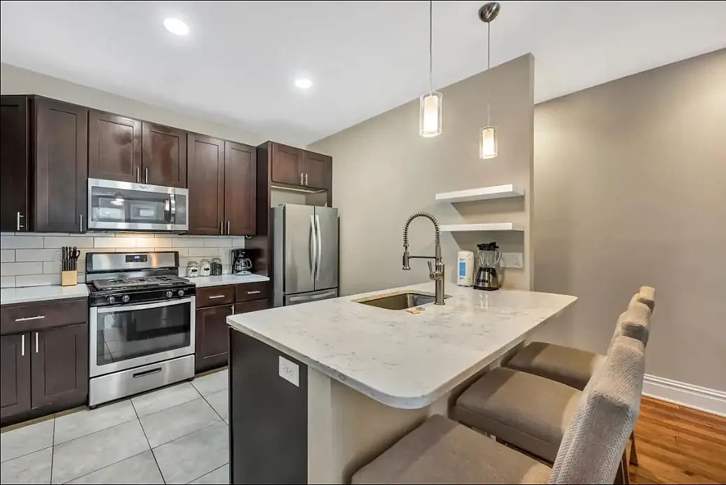 4 bed, 1400 sqft, $1,800 — Photo 1