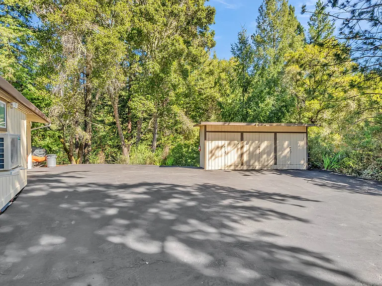399 Old Mill Pond Rd #2 — Photo 40