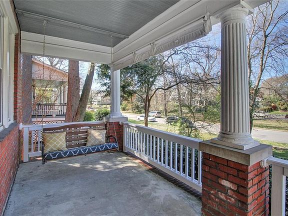 3rd image of 2921 Hawthorne Ave