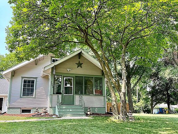 2nd image of 1203 Scott Ave