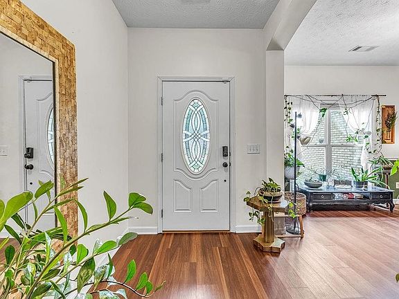 5th image of 1914 Creekstone Dr