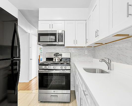 3rd image of 10102 Avenue