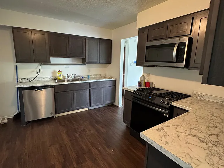 304 Rebecca Dr — Photo 9