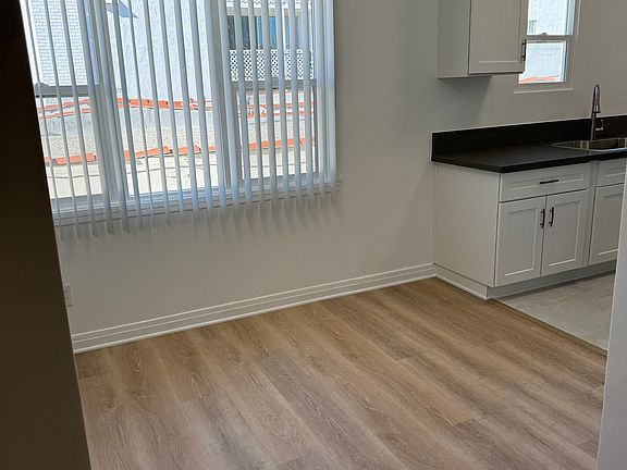 5th image of 943 Euclid St #D