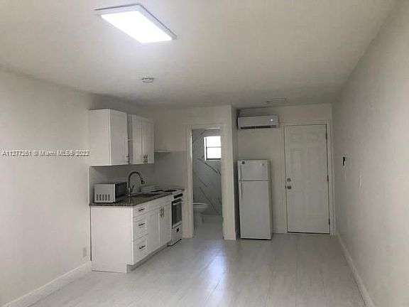 4th image of 2300 SW 18th Ter #1-2