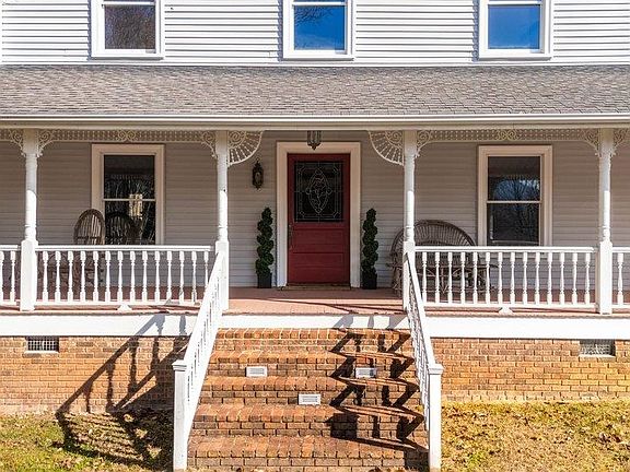 4th image of 44 Bickford Ave