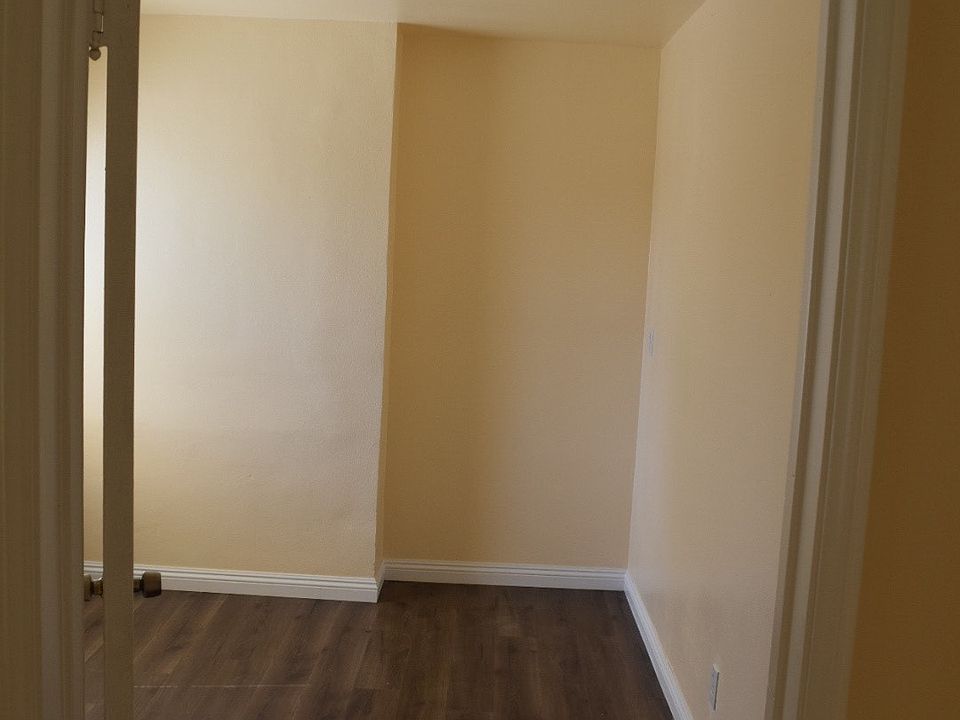 1st image of 3902 De Garmo Ave