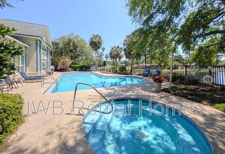 13700 Richmond Park Dr N #1002 — Photo 24
