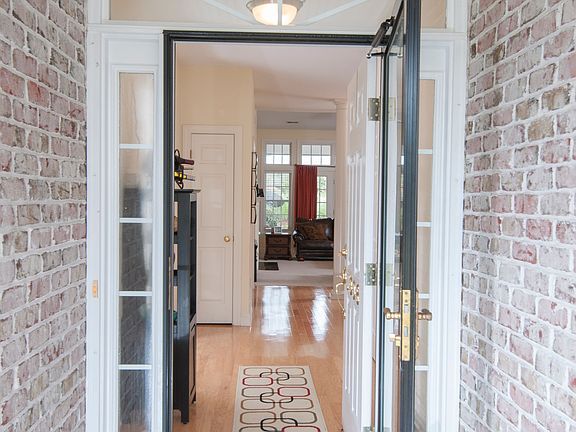 4th image of 1006 N Sanderling