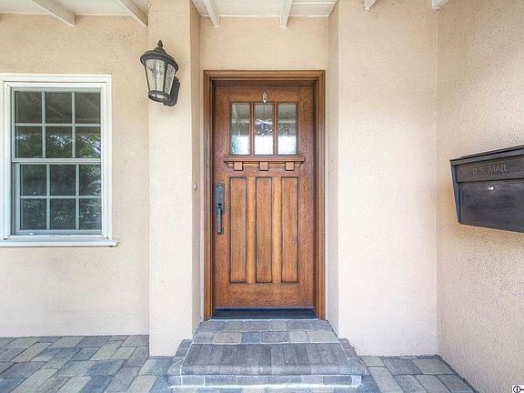 4th image of 2406 E Glenoaks Blvd