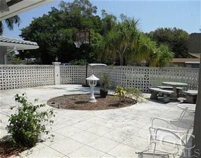 3rd image of 1877 Llewellyn Dr
