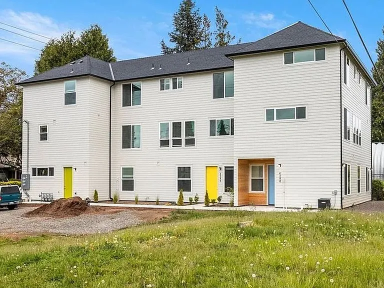 4384 N Gantenbein Ave — Photo 34