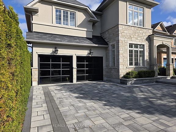 3rd image of 1135 Cenotaph Blvd