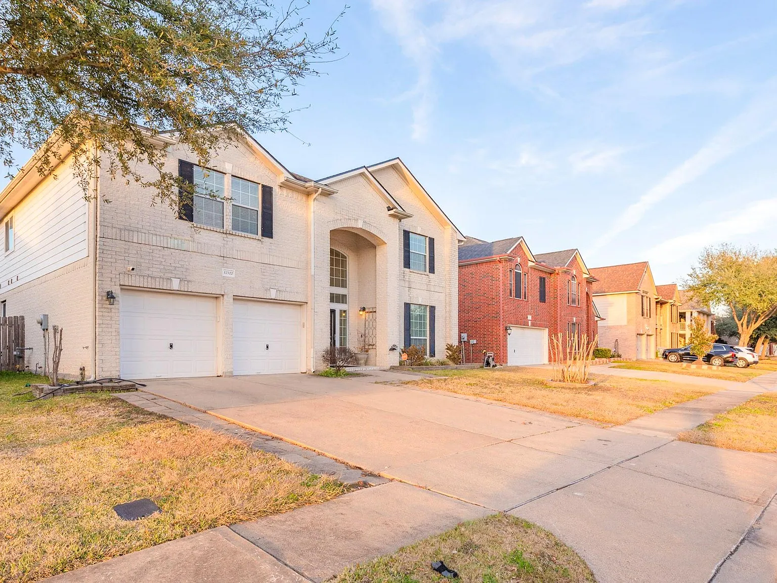 5 bed, 3.5 bath, 4460 sqft, $3,200 — Photo 4