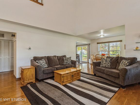 5th image of 411 Ashwood Ct #411