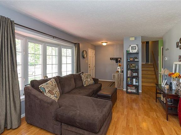 2nd image of 948 Windsor Dr