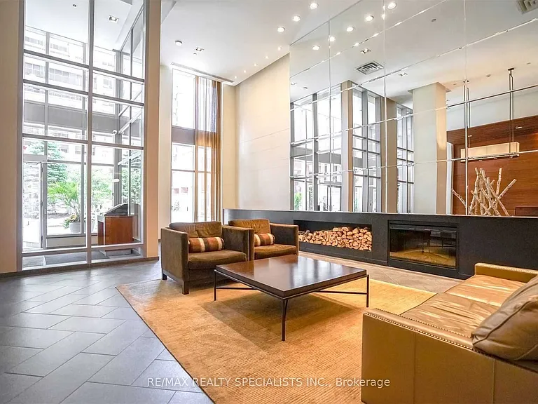 330 Princess Royal Dr #320 — Photo 24