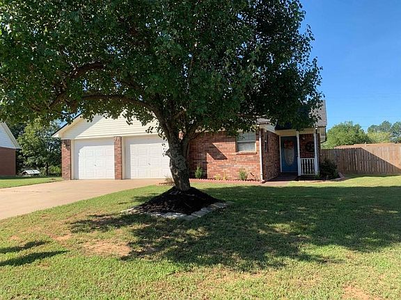 2nd image of 3 Lauren Ln