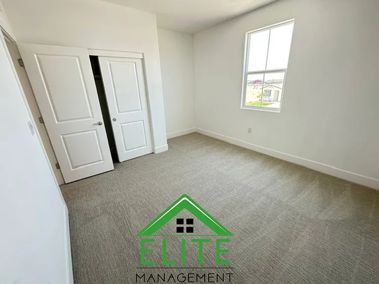 15828 Malibu Dr — Photo 12