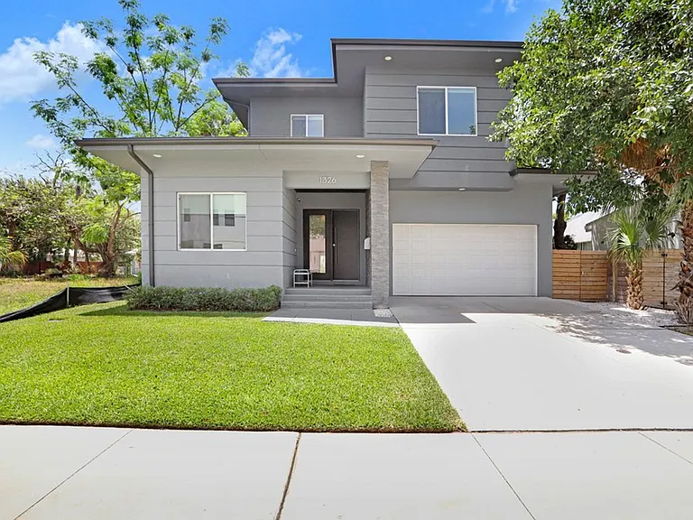 1326 W Fig St — Photo 2