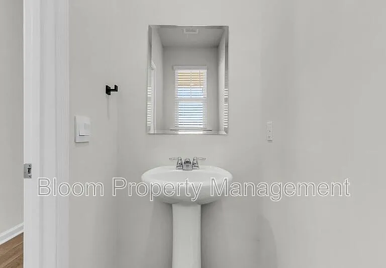 828 Lilyford Ln — Photo 6