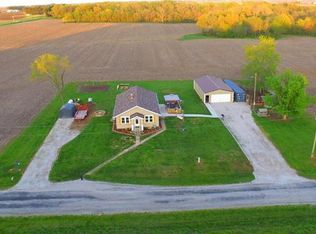 888 N 1825th St, Saint Peter, IL 62880