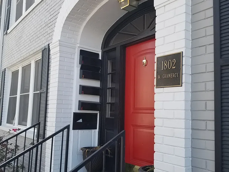 1802 W Gramercy Pl — Photo 2