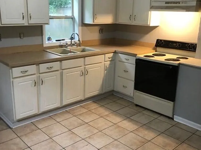 832 S Pershing Ave — Photo 7