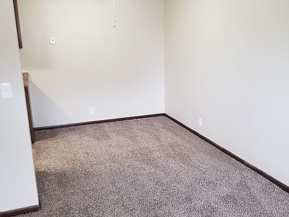 5th image of 8919 Burt St APT 106