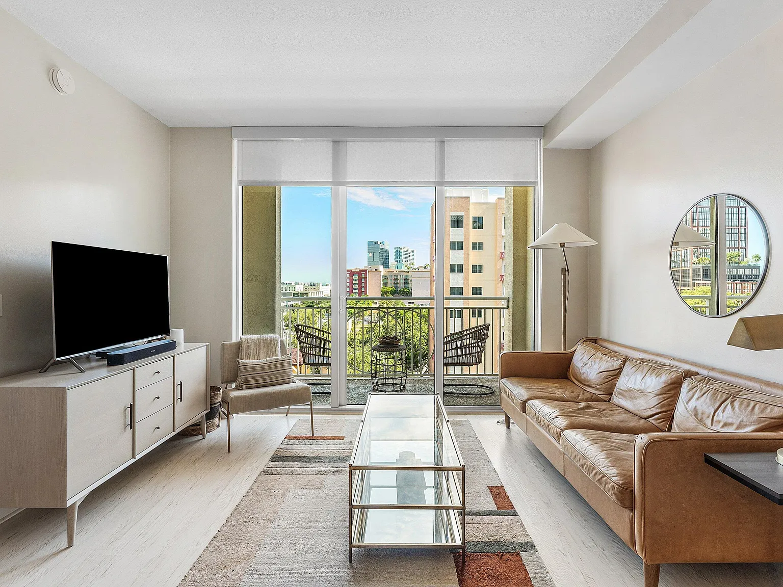 1 bed, 1.5 bath, 725 sqft, $4,500 — Photo 2