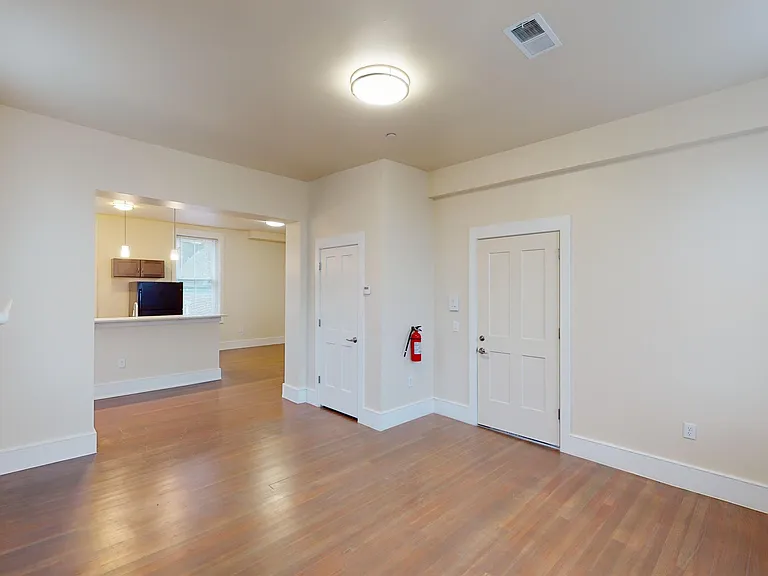 101 Peete St #4 — Photo 5