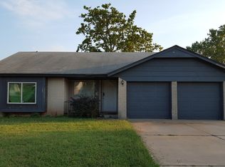 1040 Kings Rd, Moore, OK 73160