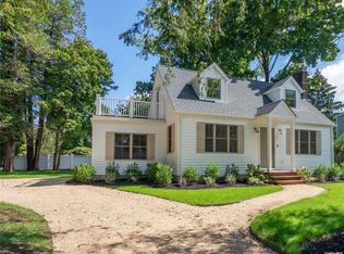 18 Little Neck Rd, Centerport, NY 11721