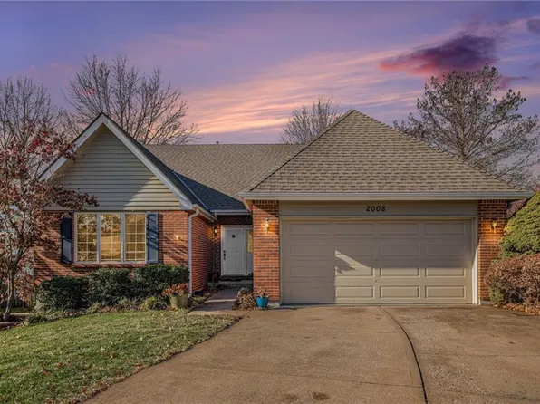 2008 Clay Dr, Liberty, MO 64068