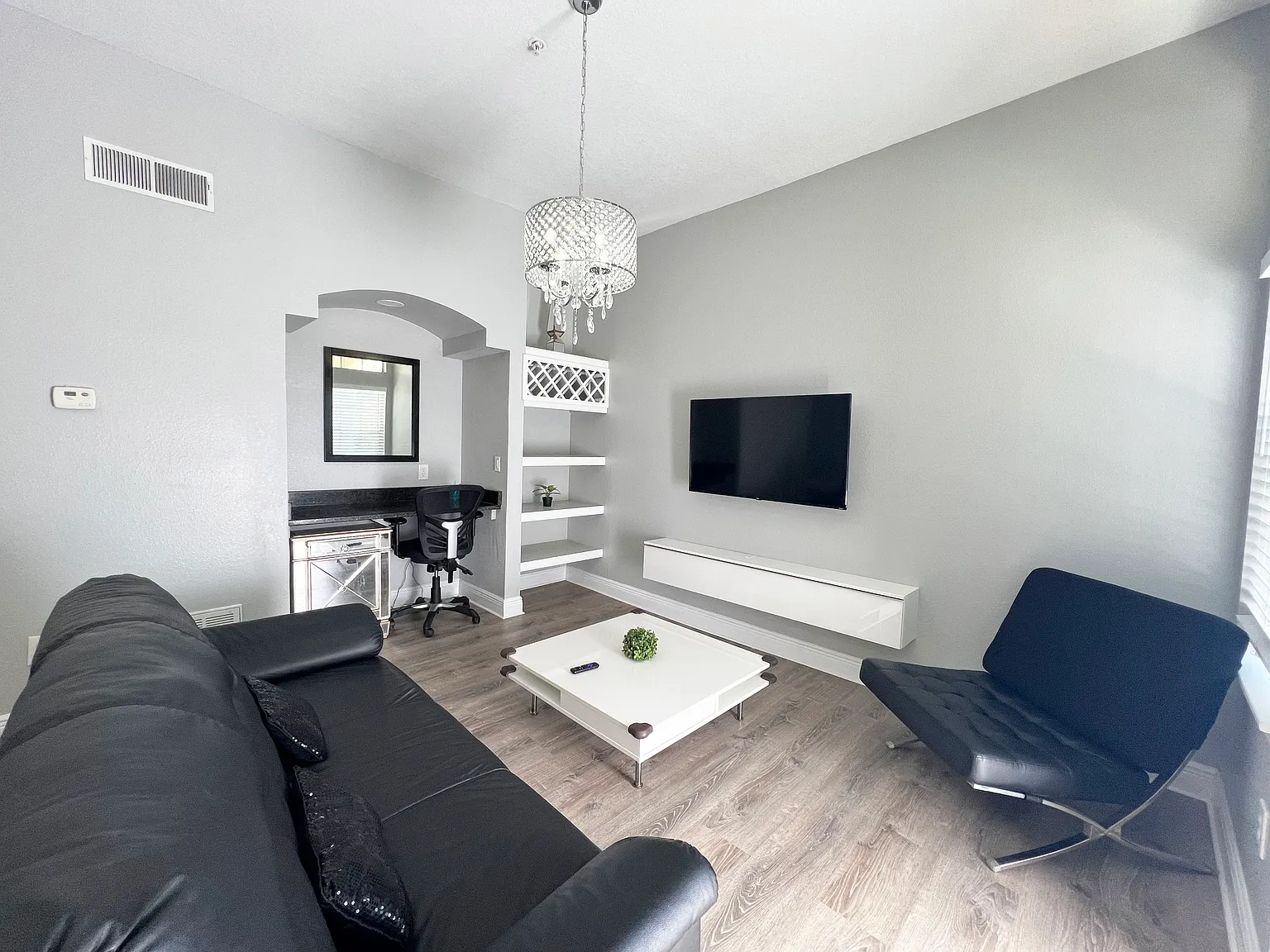 1 bed, 842 sqft, $2,500 — Photo 2