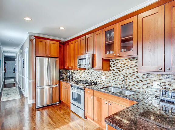5th image of 5818 N Winthrop Ave APT 3
