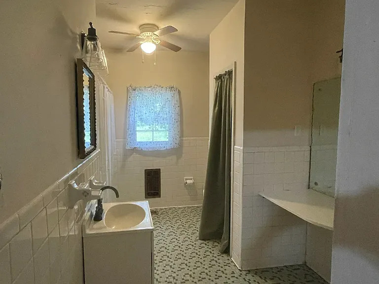 46 E Calhoun St — Photo 7