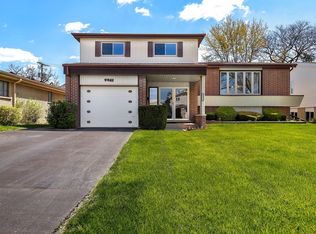 9941 N Huber Ln, Niles, IL 60714