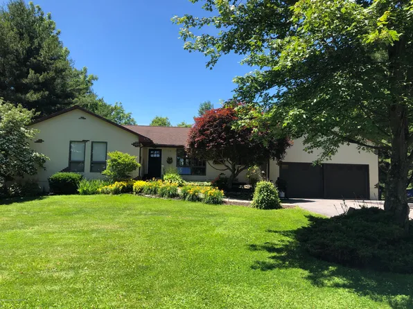110 Debbie Dr #L-39, Jefferson Township, PA 18436