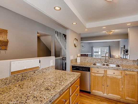 4th image of 4219 S Mobile Cir APT B
