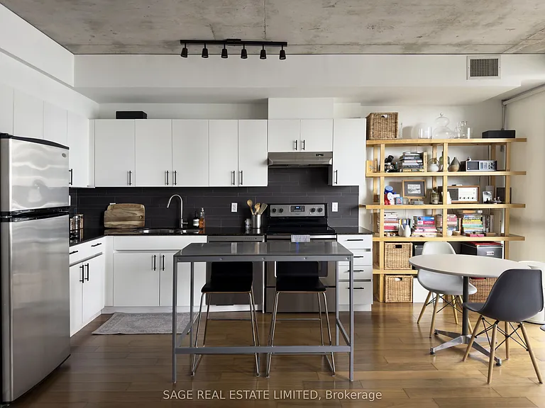38 Niagara St #605 — Photo 7
