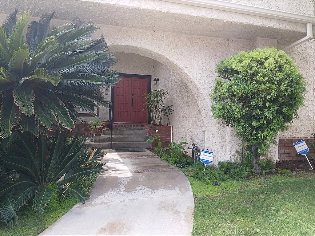 3 bed, 2.5 bath, 2639 sqft, $6,550 — Photo 2