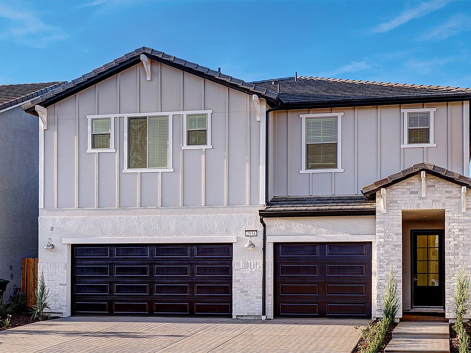 Canvas 11 - Modern Farmhouse Exterior