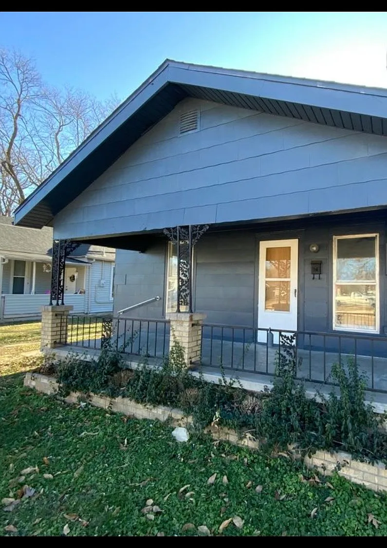 3 bed, 1000 sqft, $1,200 — Photo 1