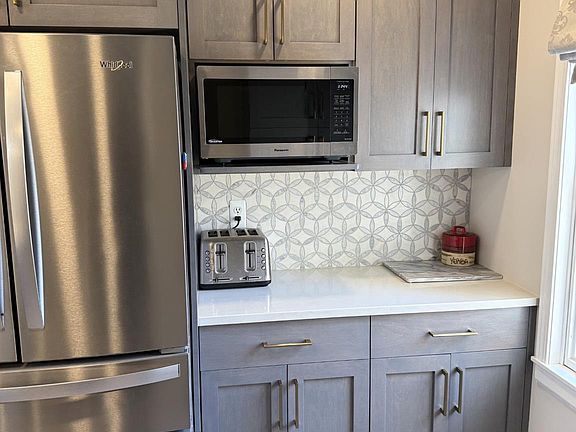 5th image of 164 Stratford Ln