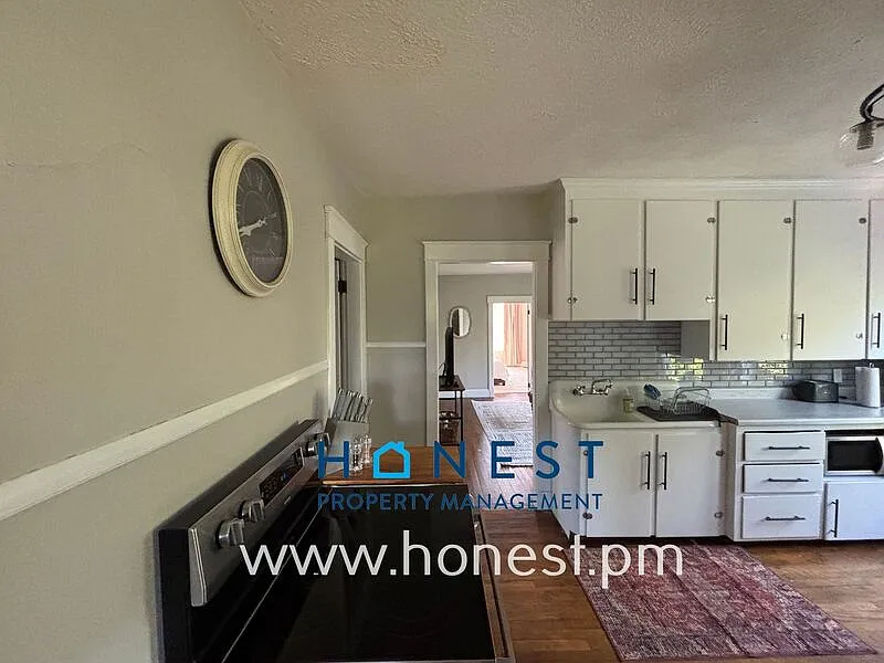 2 bed, 1.0 bath, $1,900 — Photo 2