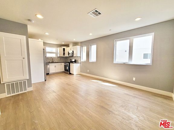 3rd image of 635 N Harvard Blvd #2
