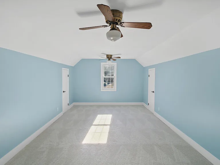 305 Mayfield St — Photo 29
