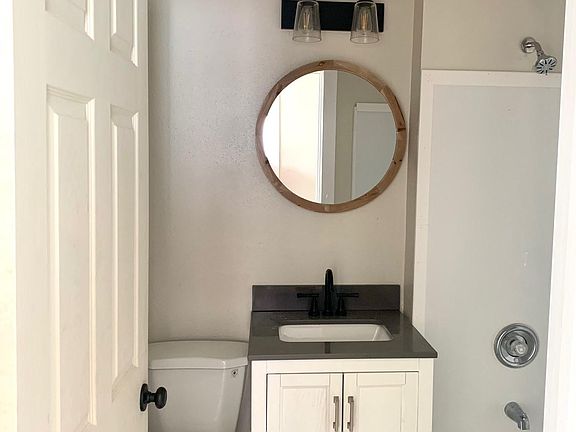 5th image of 902 W 1st St #2C